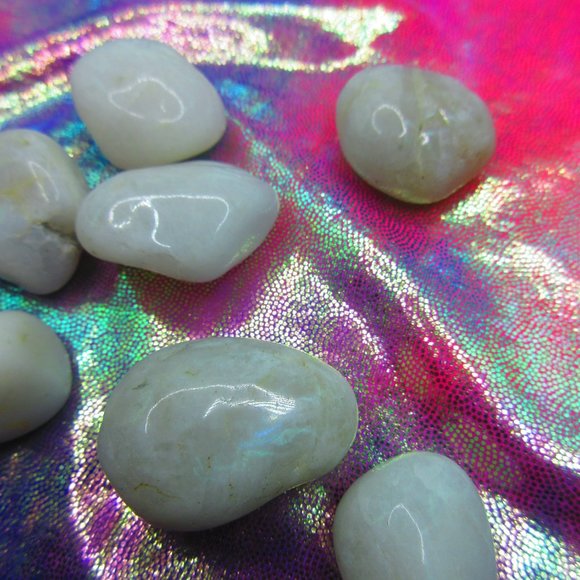 Snow Quartz Tumbled 3 Ounce Grid Set - Picture 5 of 5